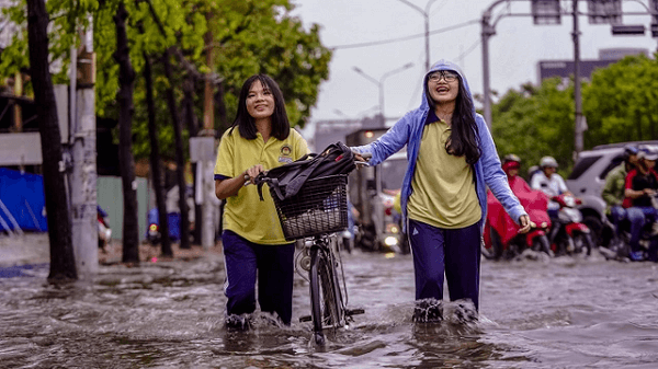 Ý nghĩa nằm mơ thấy lội nước là gì? Nên đánh con số nào